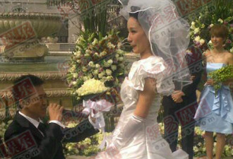 王学兵北京大婚：当众下跪感动新娘