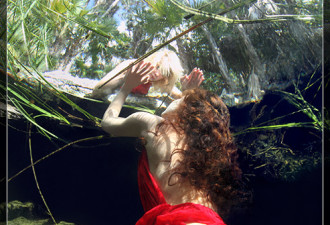 唯美图集:摄影师镜头下的水下美人鱼