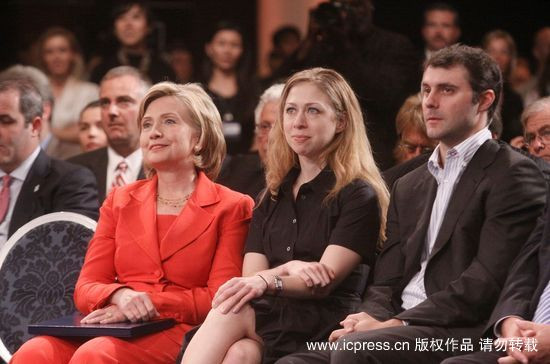 美国前总统克林顿女儿与男友订婚