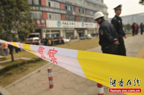 长沙男子从银行取钱后被枪击中身亡(组图)