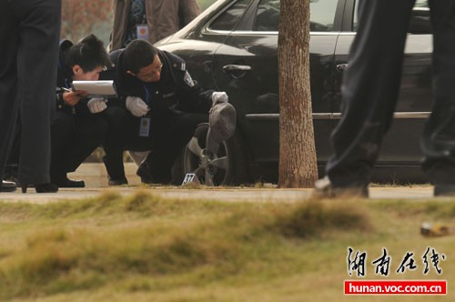 长沙男子从银行取钱后被枪击中身亡(组图)