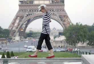 穿着太像男人：巴黎禁止女性穿裤子