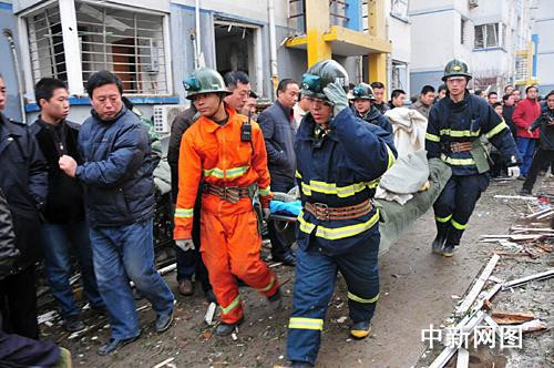 河南濮阳居民楼爆炸已发现5名遇难者(组图)