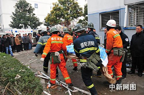 河南濮阳居民楼爆炸已发现5名遇难者(组图)