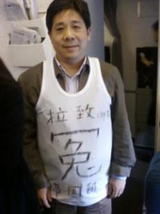 在东京机场争取回国的维权人士冯正虎