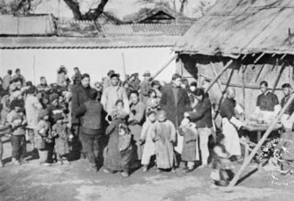 老照片:民国初年北京的粥厂和饥民