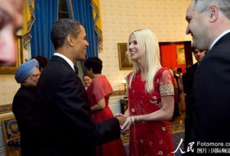 夫妻混进白宫“蹭饭” 与奥巴马握手