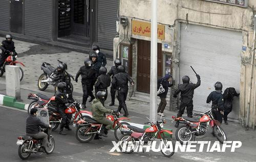 伊朗反对派与警方冲突致5死300余人被捕(图)