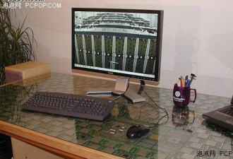 Intel哭了！牛人434颗CPU做电脑桌