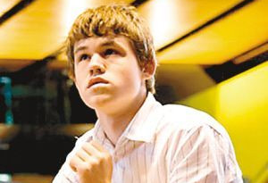 挪威19岁小伙成最年轻国际象棋棋王