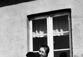 老照片:纳粹军事化管理下的劳动妇女