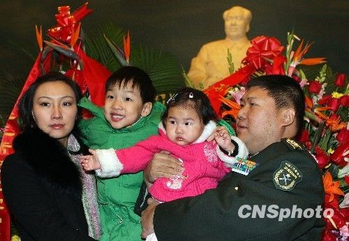 图：毛新宇全家纪念毛泽东诞辰116周年