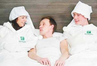 伦敦一酒店推出美女穿睡衣暖被窝服务