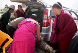 文化风情:亲历藏族新年煨桑祈福仪式