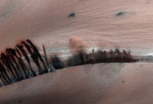 奇观:美国公布火星沙丘雪崩的照片