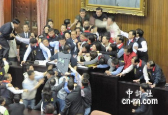 猛上加猛:台湾立法院群殴场面很壮观