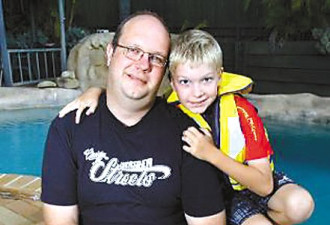 8岁儿童游泳池救起130公斤重溺水父亲