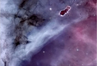 壮观的太空照片:蛇形星云如蜿蜒暗带
