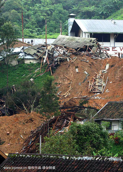 印尼山体滑坡致15人死亡57人被埋(组图)