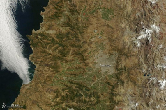 科技时代_卫星拍到大地震后智利首都上空黑烟(图)