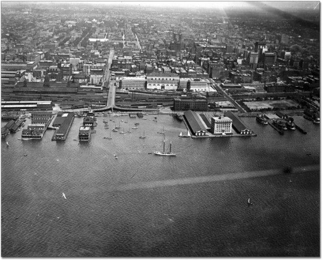 Toronto Harbour, 1919.jpg