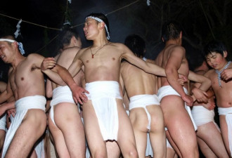 日本万人大裸祭 吸引全球数十亿眼球