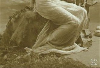 珍贵老照片：百年前欧洲妓女的私密照