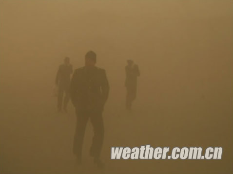 我国北方发生入春后首次高强度沙尘天气(组图)