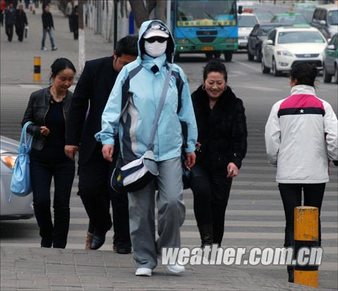 我国北方发生入春后首次高强度沙尘天气(组图)