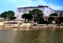美轮美奂：印度王公奢华的水上宫殿群