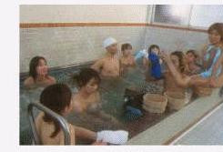 日本男女混浴 中国男性游客喜欢盯着看