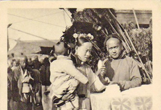 老照片：清朝末年的贵族和平民妇女
