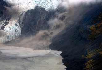 宛如世界末日般：冰岛火山爆发图片集