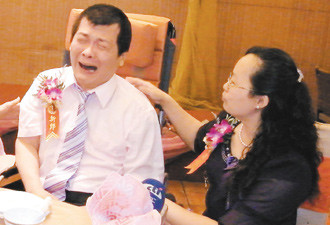 台湾植物人苏醒 前妻十二年后再嫁他