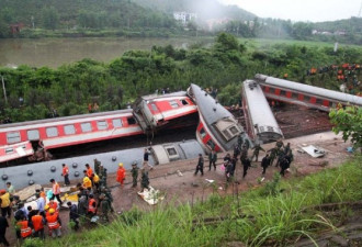 现场：江西火车脱轨事故至少19人死亡