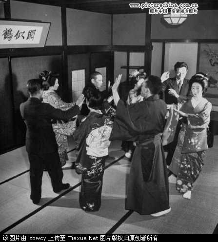 1946年日本京都的艺妓生活[组图]