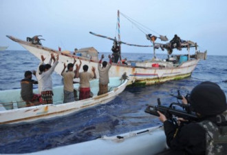 中国海军亚丁湾发威，暴震弹驱逐海盗