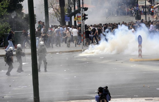 希腊爆发大规模罢工活动国家电视台不再播新闻