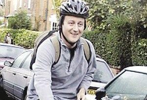 英国首相爱骑自行车闲逛 副首相坐地铁