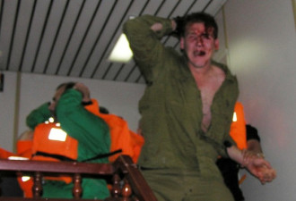 最新照片曝光：登船以军被蹂躏到大哭