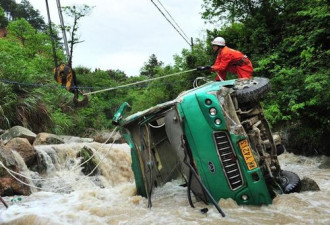 中国南方遭暴风雨袭击 65遇难14失踪