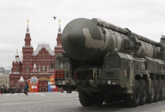 俄红场阅兵展示射程万公里白杨-M导弹