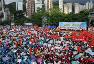 为普选 撑政改 12万香港市民游行支持