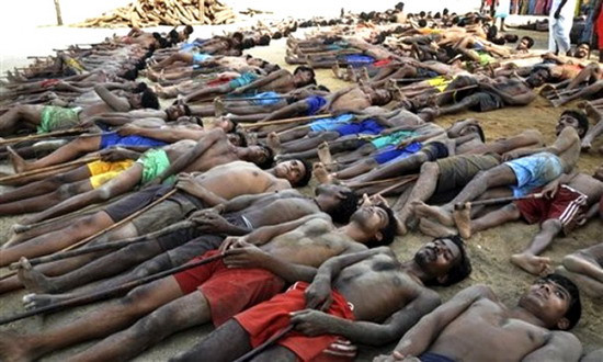印度遭遇近50度高温约300人丧生(组图)