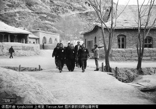 老照片：胡宗南攻陷延安之后[组图]