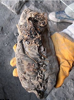 亚美尼亚境内发现5500年前皮鞋(组图)