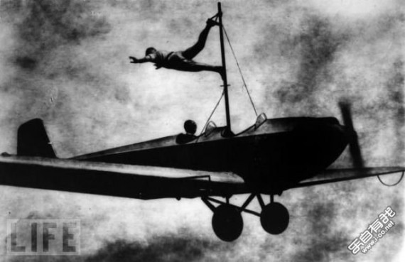 Crazy Stunts fromthe Past (26 pics)