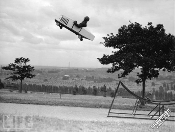 Crazy Stunts fromthe Past (26 pics)