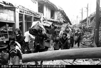 老照片：二战末被美军炸成废墟的日本