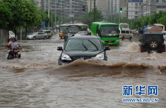 强降雨致长江沿线10省市1492万人受灾39人死亡